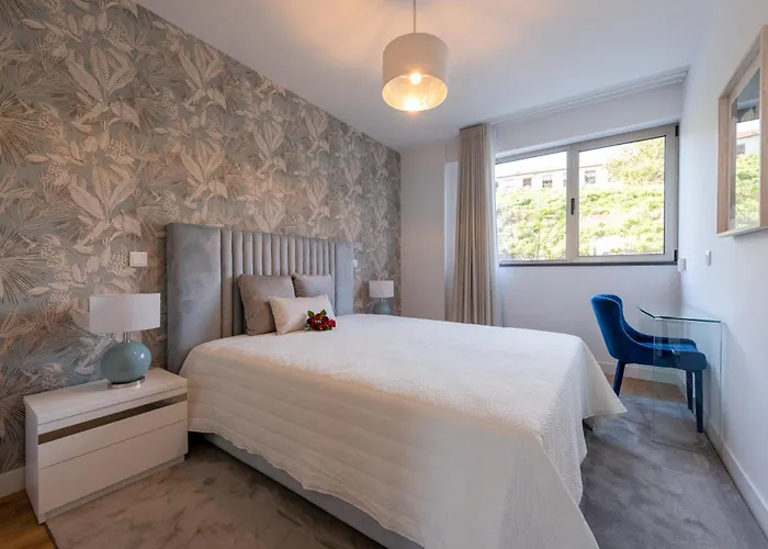 The By Sam * فونشال