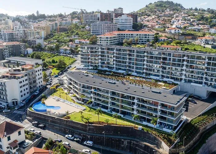 The By Sam פונשל